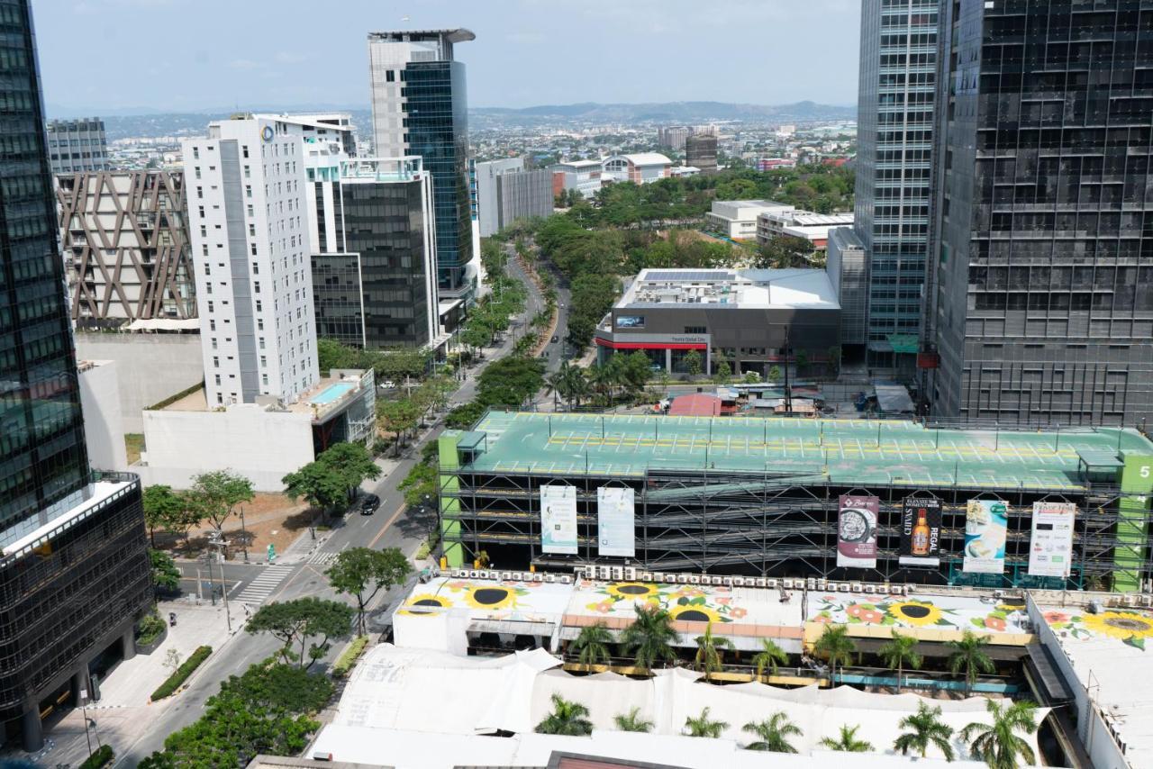 Uptown Parksuites Apartments Tower 2 Bgc By Ph Staycation Manila Exterior photo