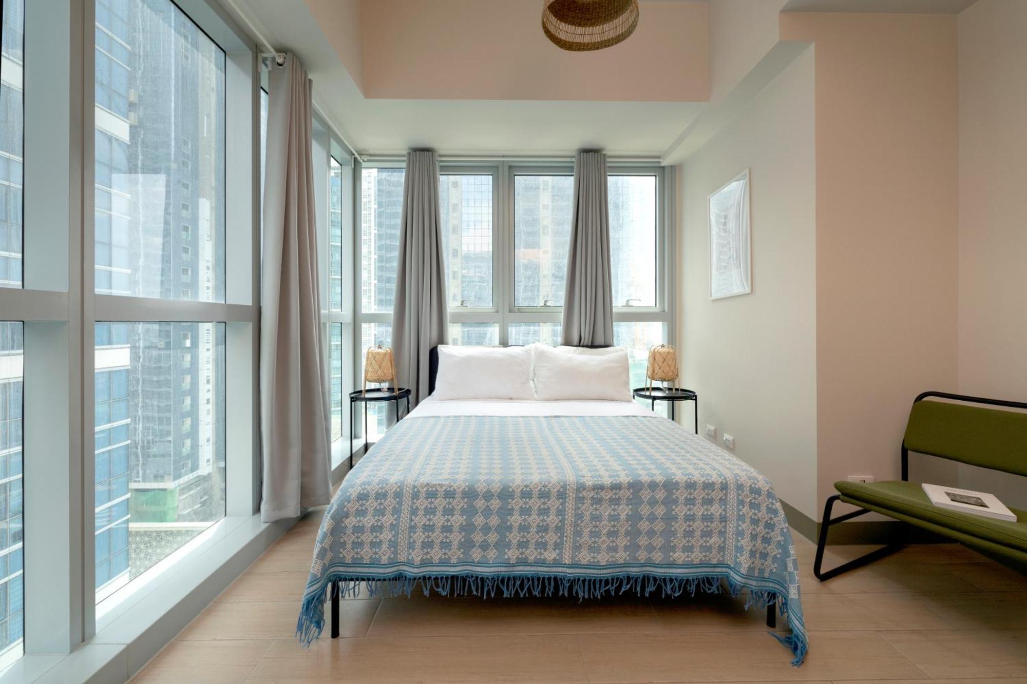 Uptown Parksuites Apartments Tower 2 Bgc By Ph Staycation Manila Exterior photo